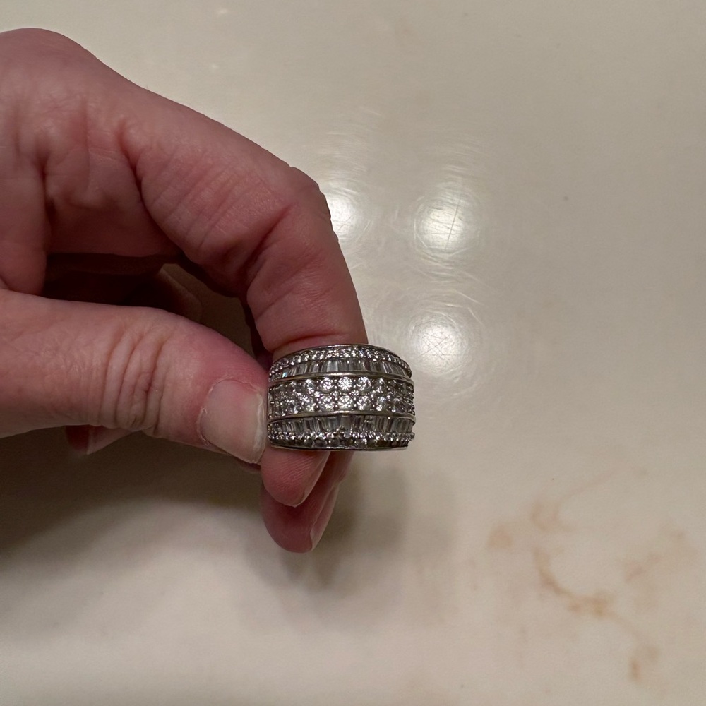 Elegant Silver Band Ring